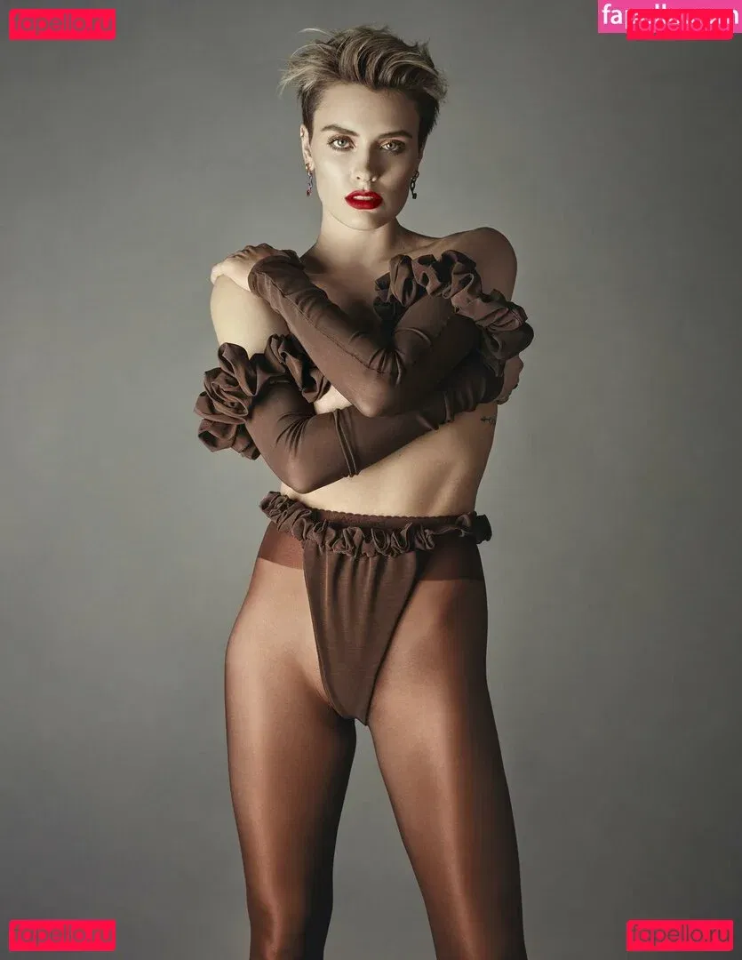 Wallis Day Onlyfans Photo Gallery 