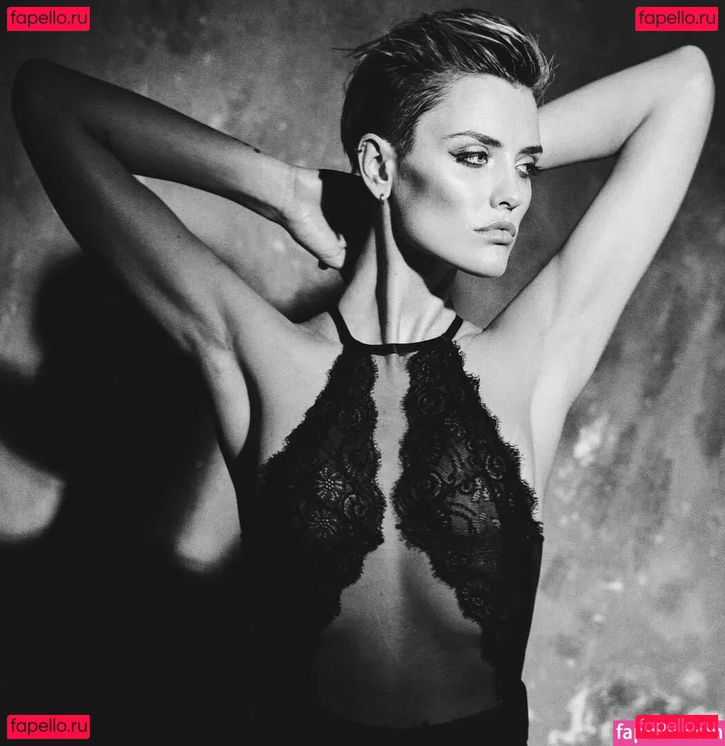 Wallis Day Onlyfans Photo Gallery 