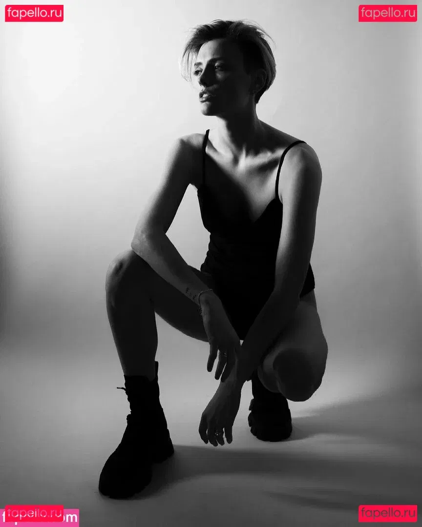 Wallis Day Onlyfans Photo Gallery 