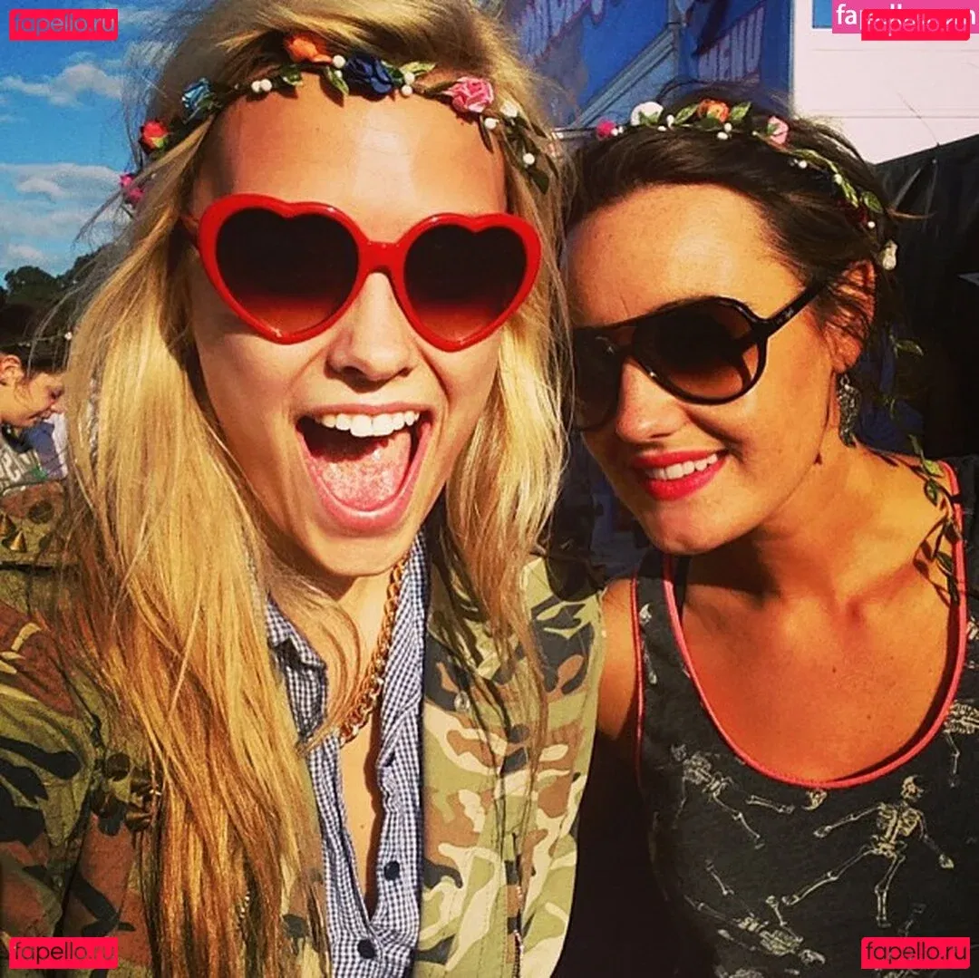 Wallis Day Onlyfans Photo Gallery 