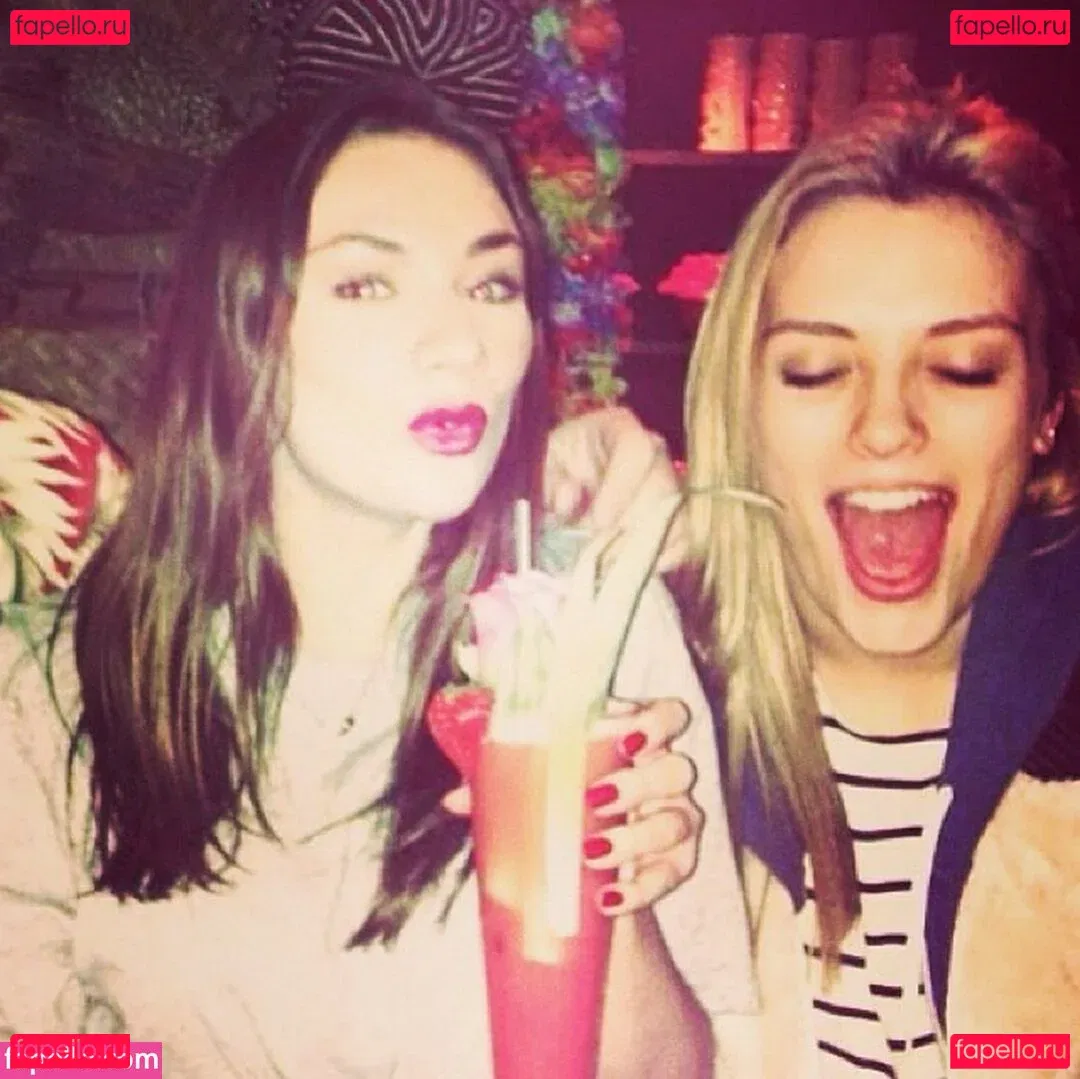 Wallis Day Onlyfans Photo Gallery 