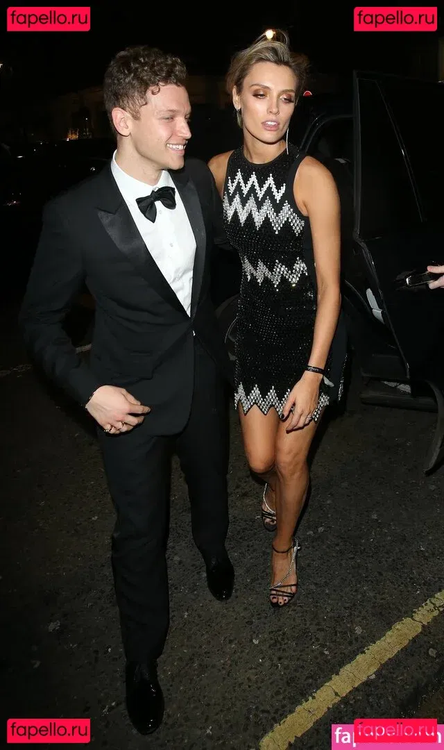 Wallis Day Onlyfans Photo Gallery 