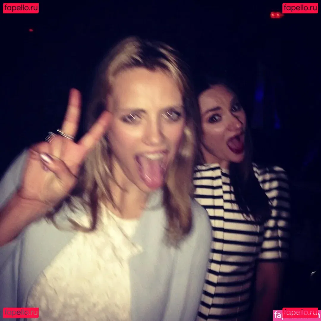 Wallis Day Onlyfans Photo Gallery 