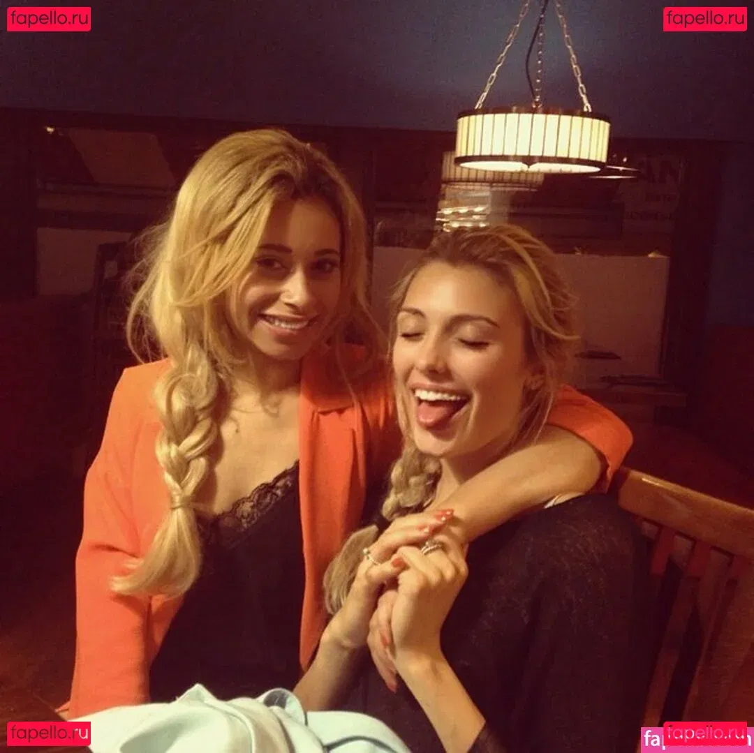 Wallis Day Onlyfans Photo Gallery 