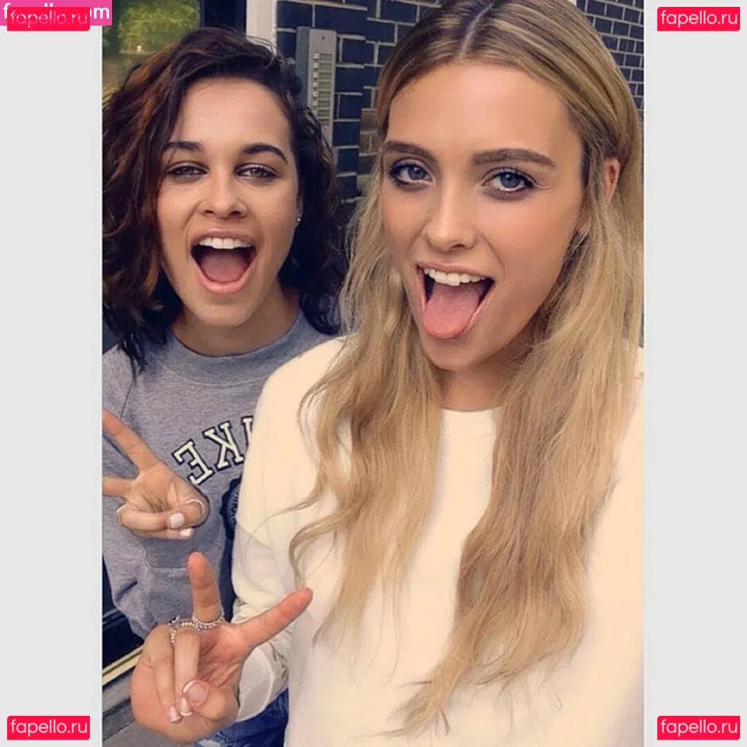 Wallis Day Onlyfans Photo Gallery 