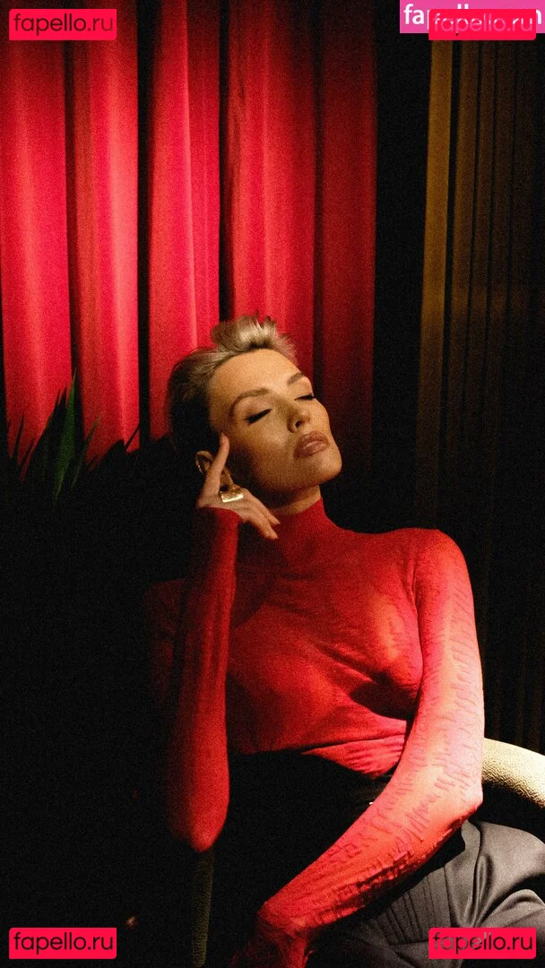 Wallis Day Onlyfans Photo Gallery 