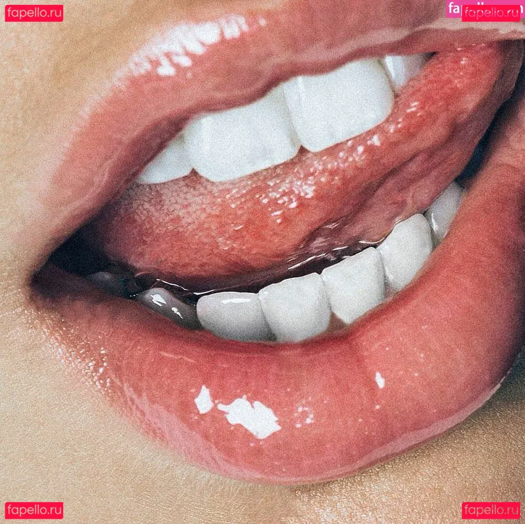 Wallis Day Onlyfans Photo Gallery 