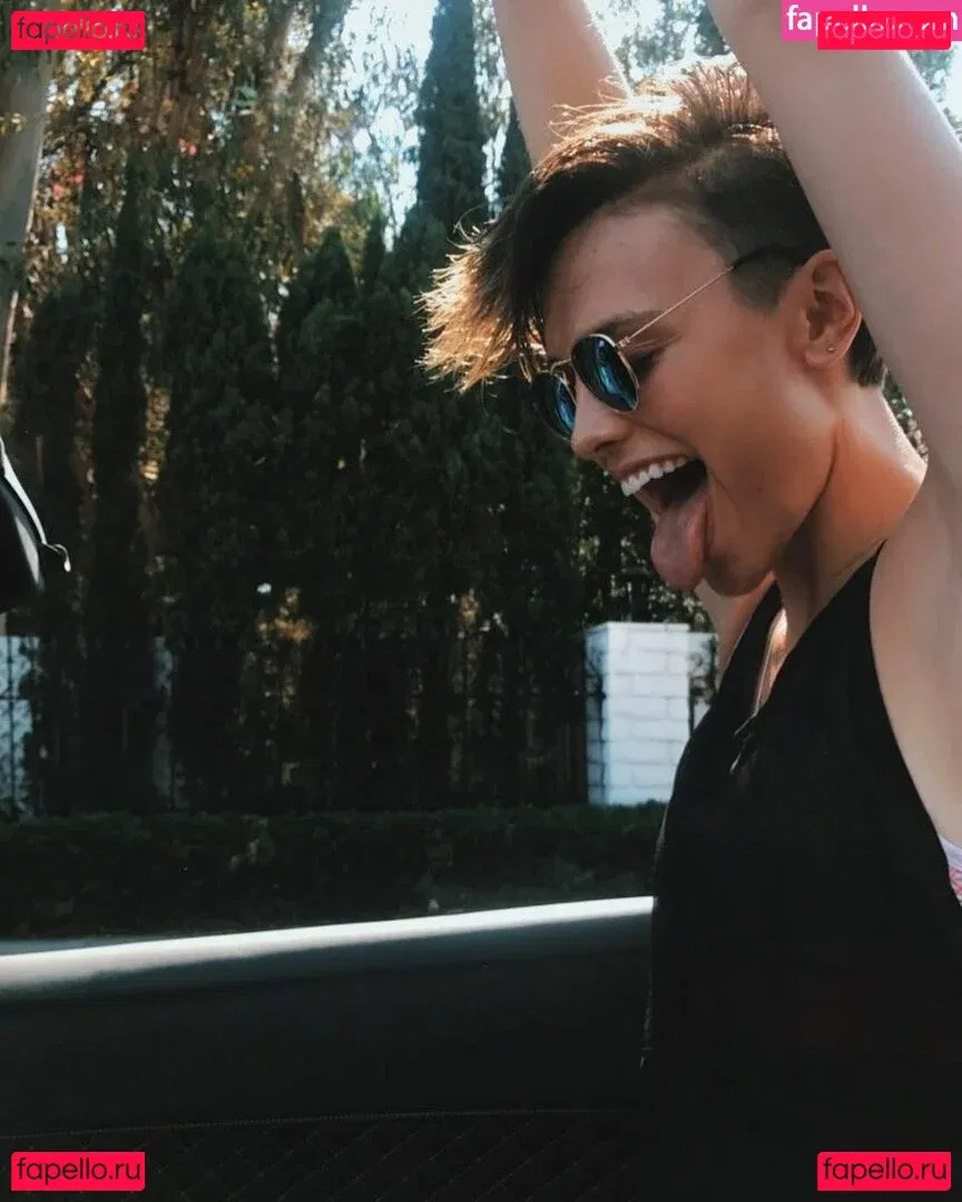 Wallis Day Onlyfans Photo Gallery 