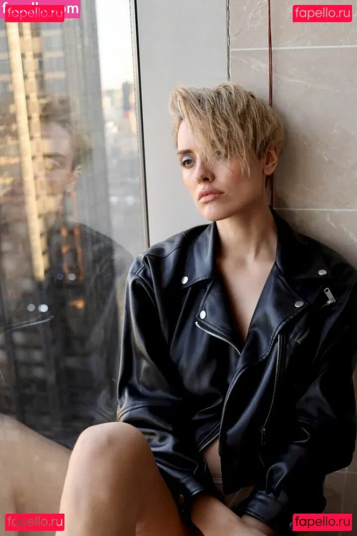 Wallis Day Onlyfans Photo Gallery 