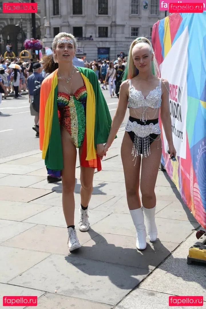 Wallis Day Onlyfans Photo Gallery 