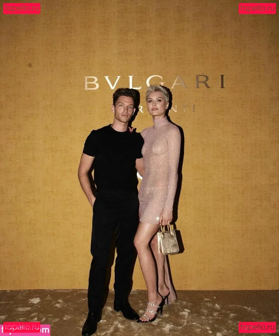 Wallis Day Onlyfans Photo Gallery 