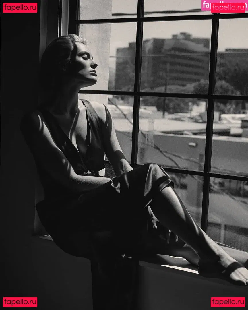 Wallis Day Onlyfans Photo Gallery 