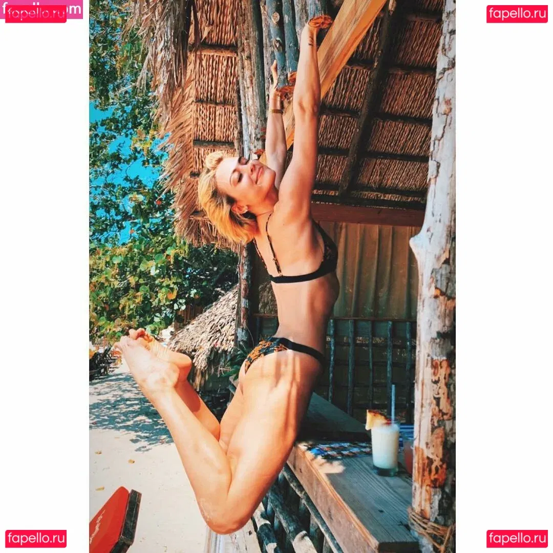 Wallis Day Onlyfans Photo Gallery 