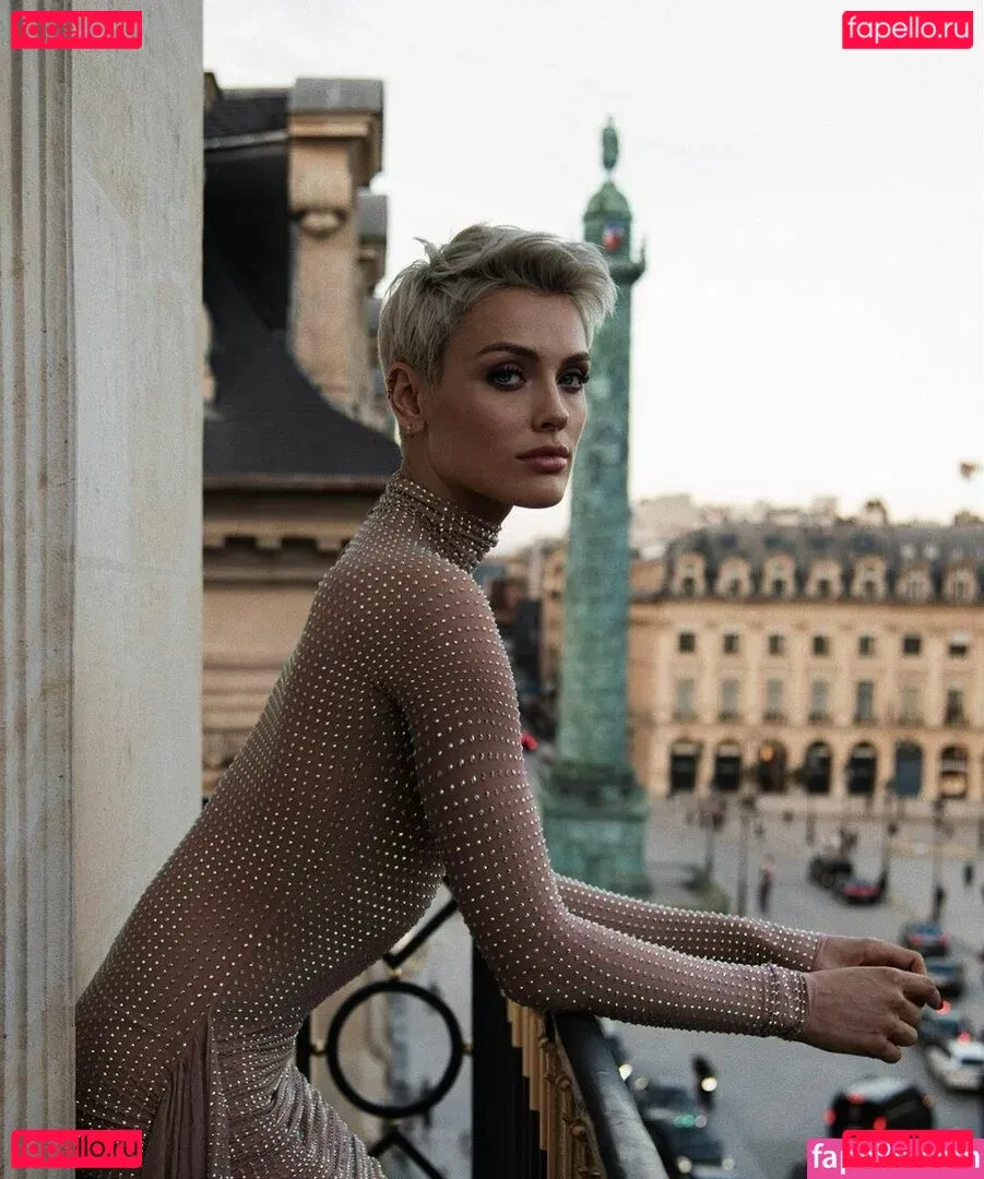 Wallis Day Onlyfans Photo Gallery 