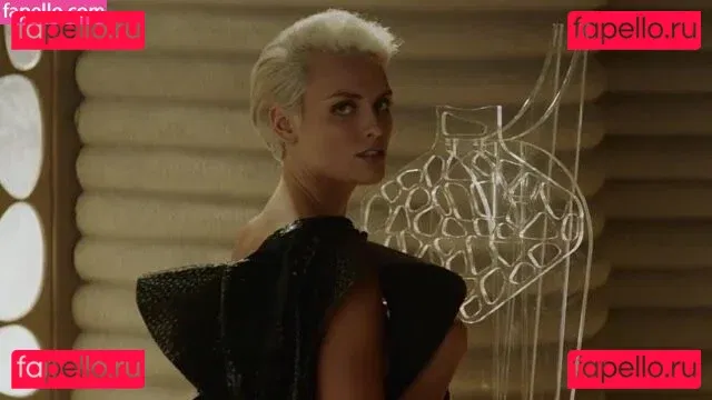 Wallis Day Onlyfans Photo Gallery 