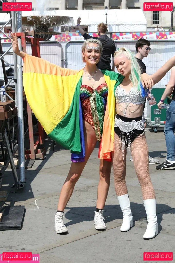 Wallis Day Onlyfans Photo Gallery 