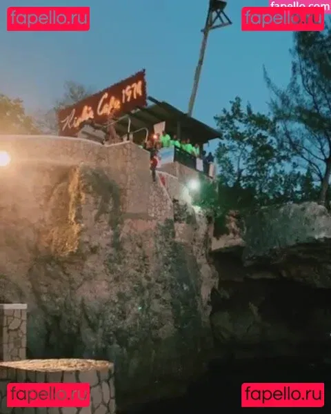 Wallis Day Onlyfans Photo Gallery 