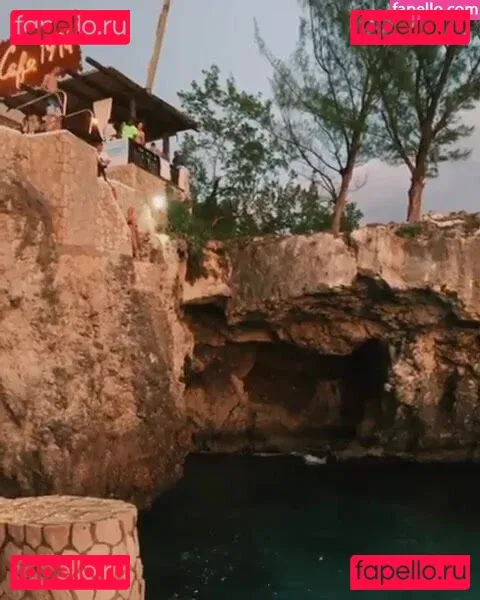 Wallis Day Onlyfans Photo Gallery 