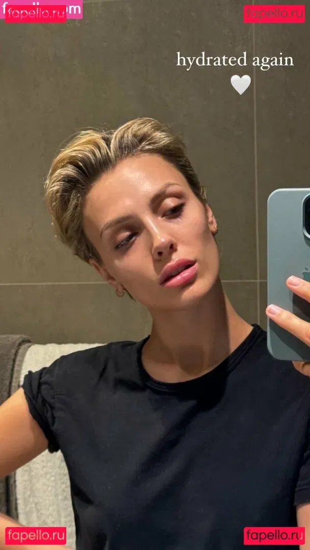 Wallis Day Onlyfans Photo Gallery 
