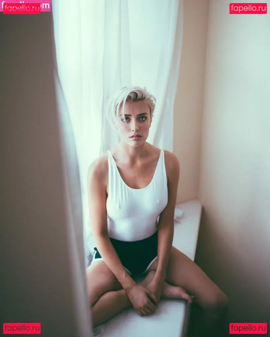 Wallis Day Onlyfans Photo Gallery 