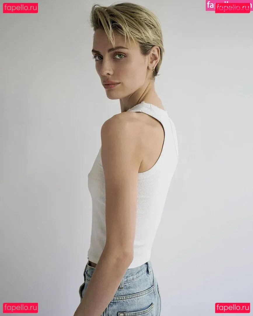 Wallis Day Onlyfans Photo Gallery 