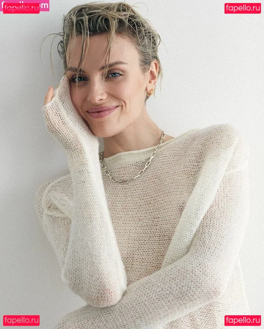 Wallis Day Onlyfans Photo Gallery 