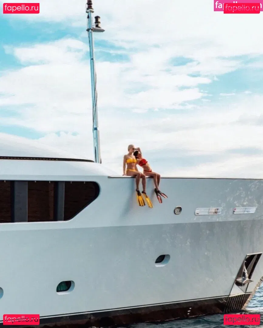 Wallis Day Onlyfans Photo Gallery 