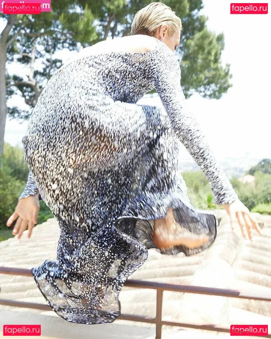 Wallis Day Onlyfans Photo Gallery 