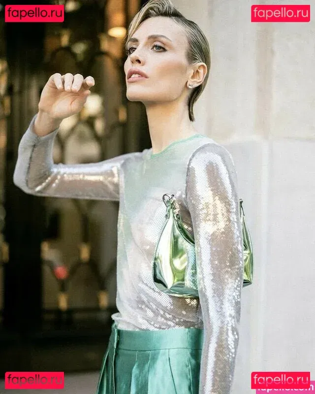 Wallis Day Onlyfans Photo Gallery 