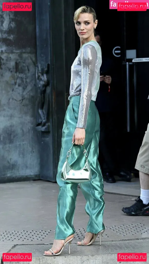 Wallis Day Onlyfans Photo Gallery 