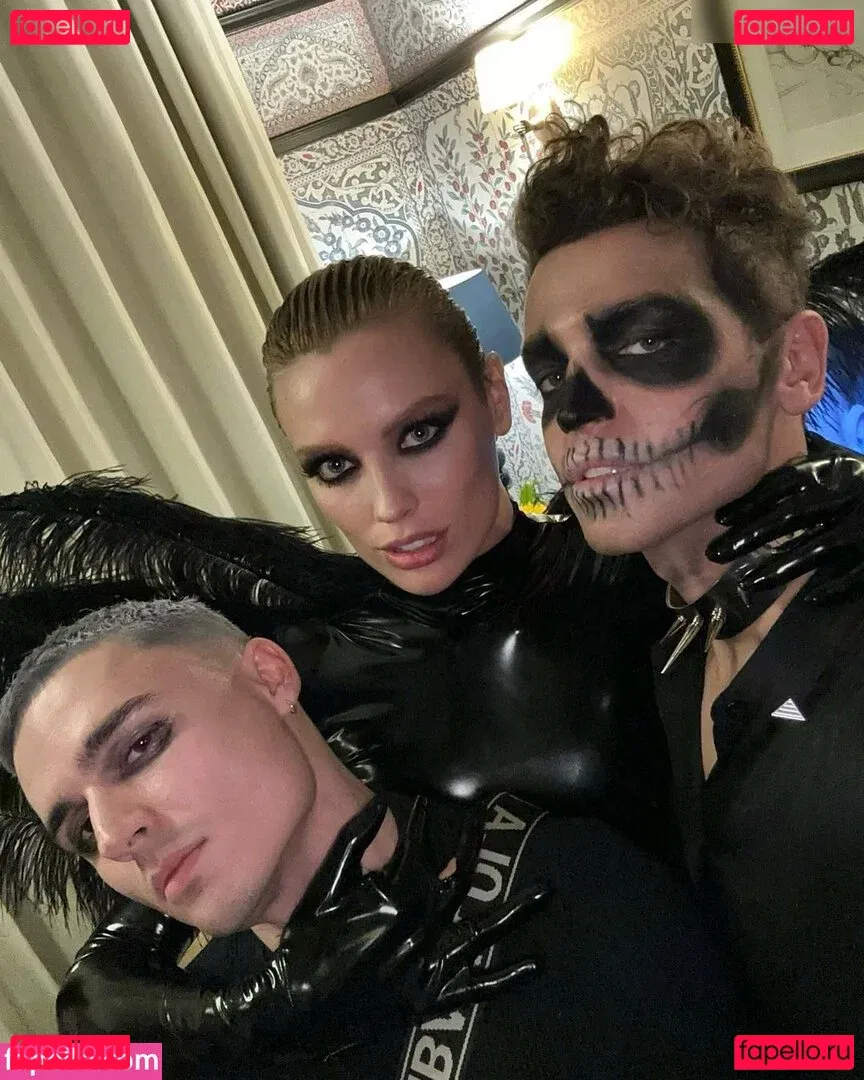 Wallis Day Onlyfans Photo Gallery 