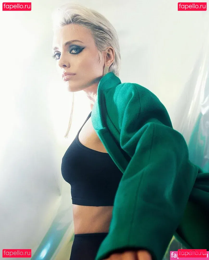 Wallis Day Onlyfans Photo Gallery 