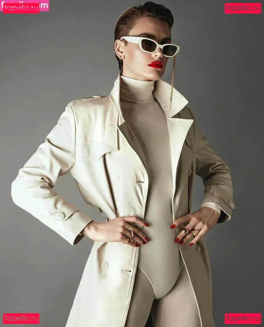 Wallis Day Onlyfans Photo Gallery 