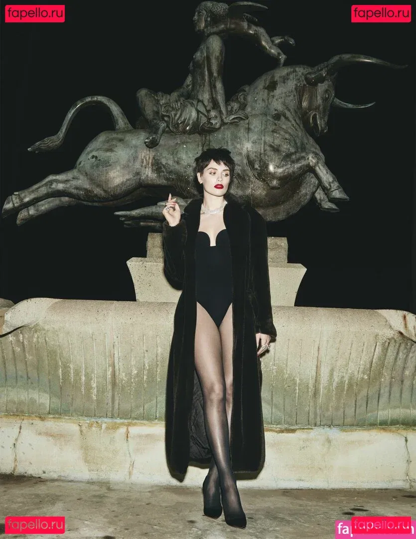 Wallis Day Onlyfans Photo Gallery 