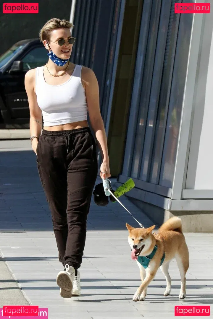 Wallis Day Onlyfans Photo Gallery 