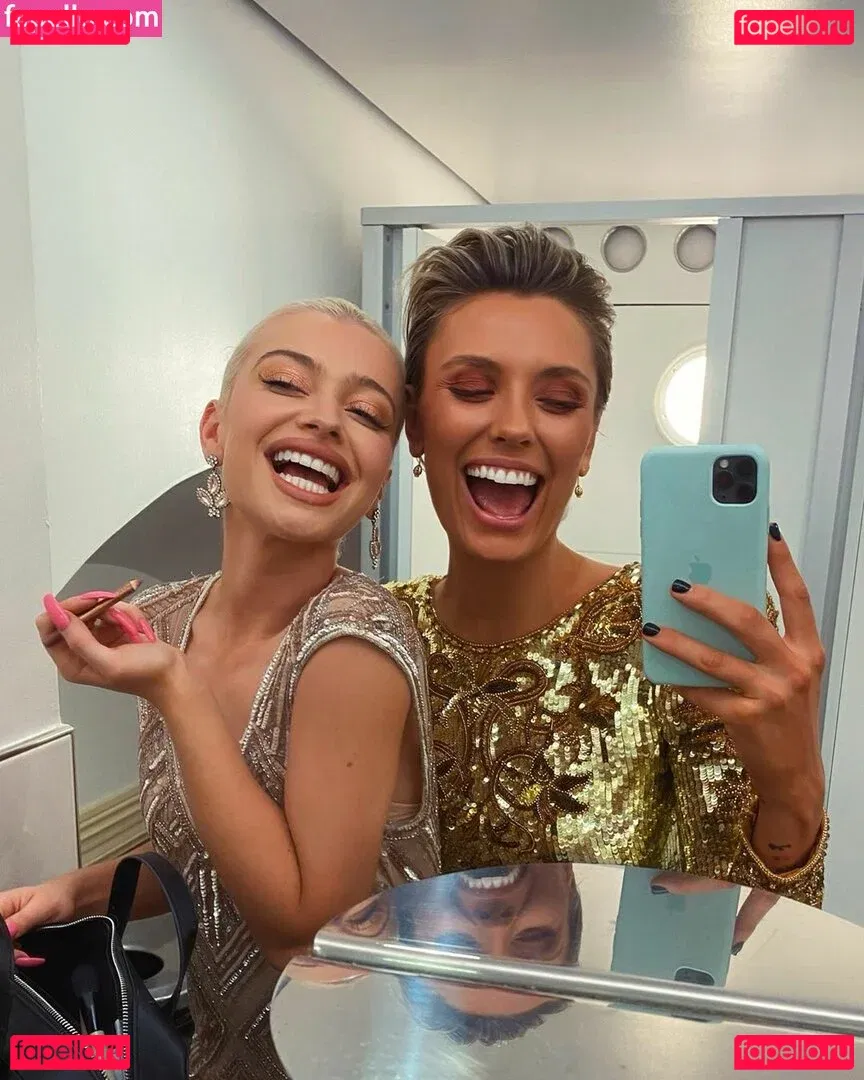 Wallis Day Onlyfans Photo Gallery 