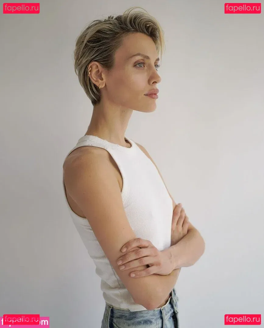 Wallis Day Onlyfans Photo Gallery 