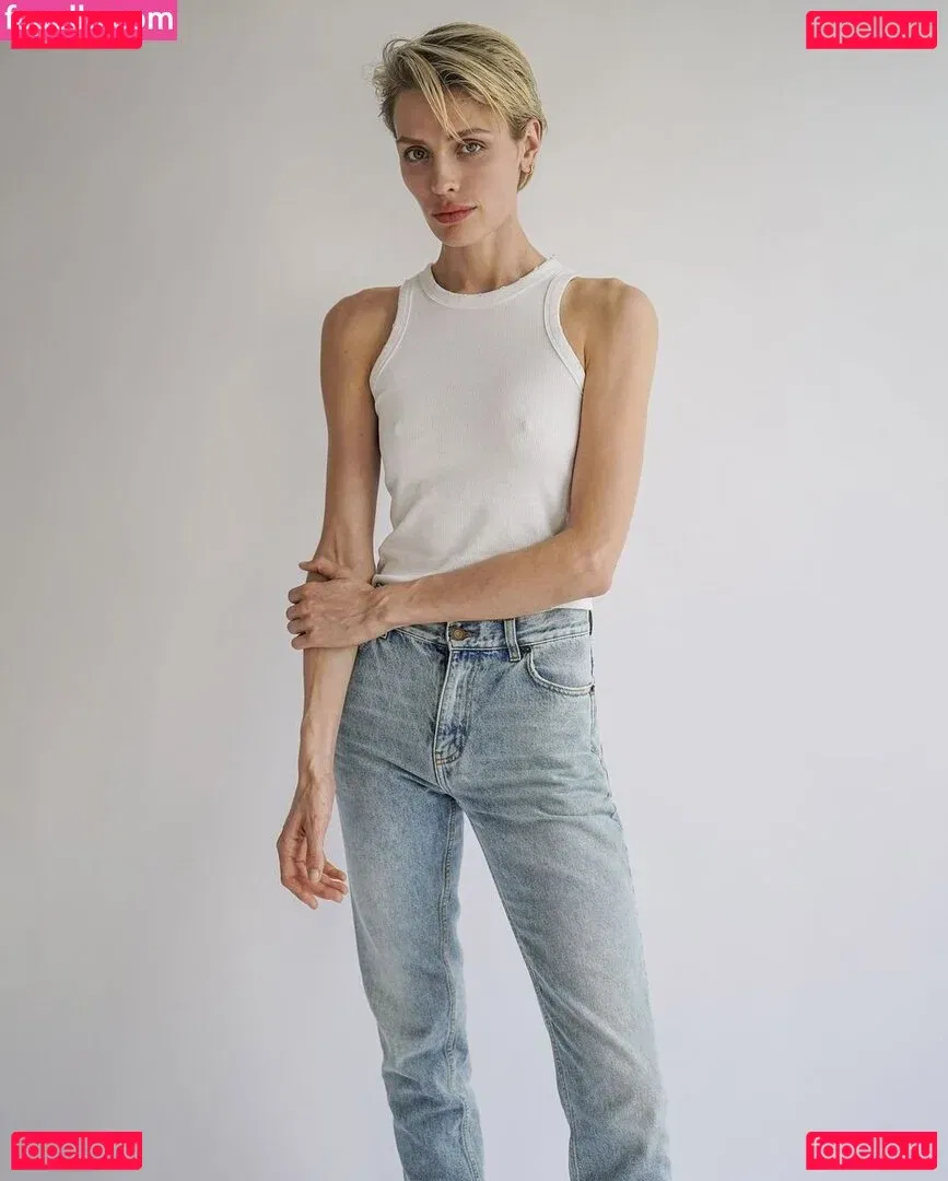 Wallis Day Onlyfans Photo Gallery 