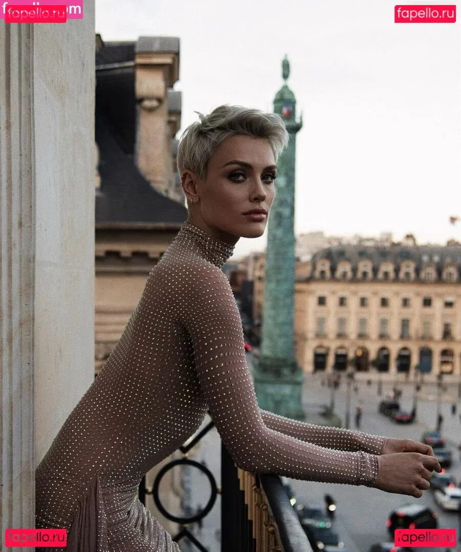 Wallis Day Onlyfans Photo Gallery 