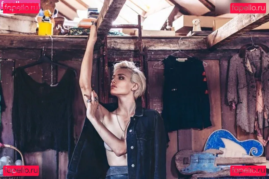 Wallis Day Onlyfans Photo Gallery 