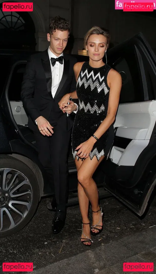 Wallis Day Onlyfans Photo Gallery 