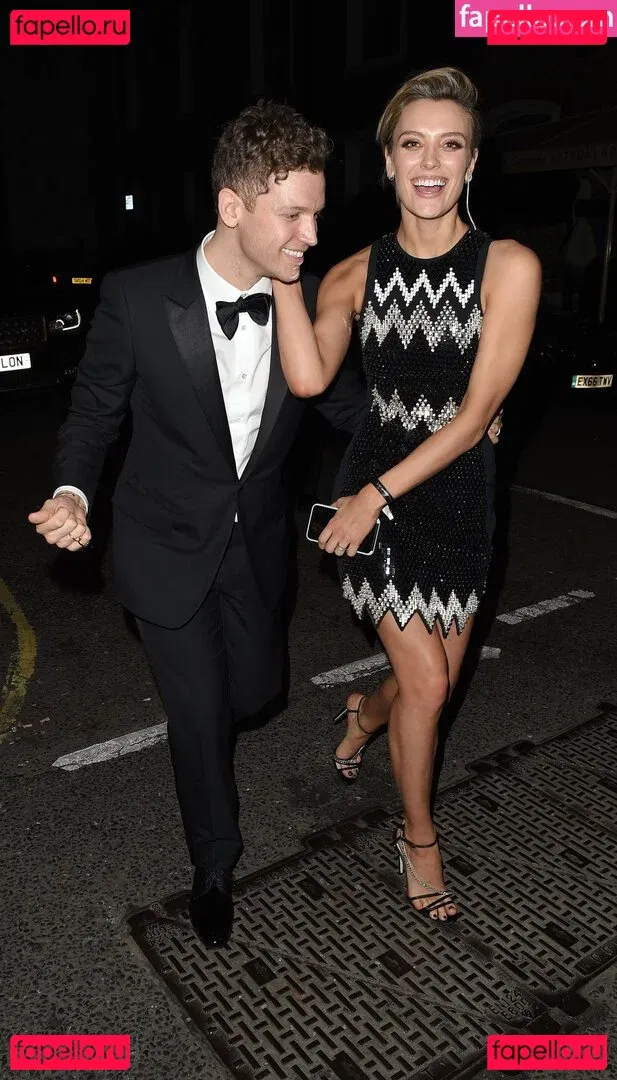 Wallis Day Onlyfans Photo Gallery 