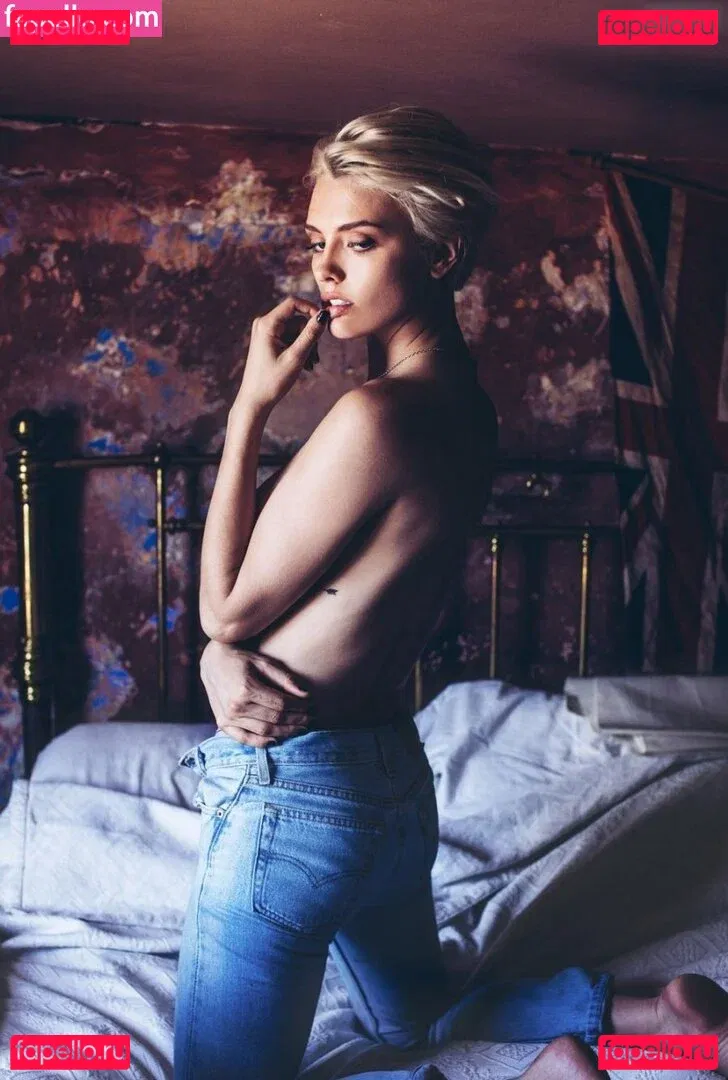 Wallis Day Onlyfans Photo Gallery 