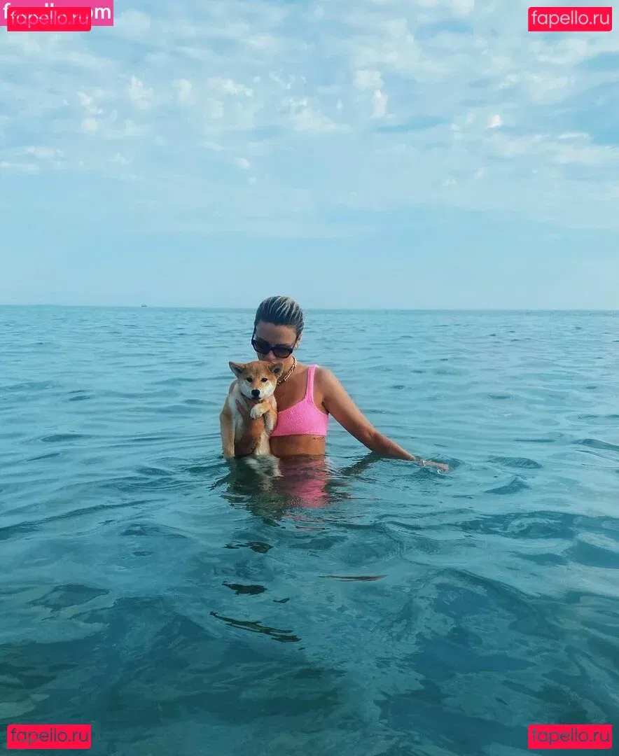 Wallis Day Onlyfans Photo Gallery 