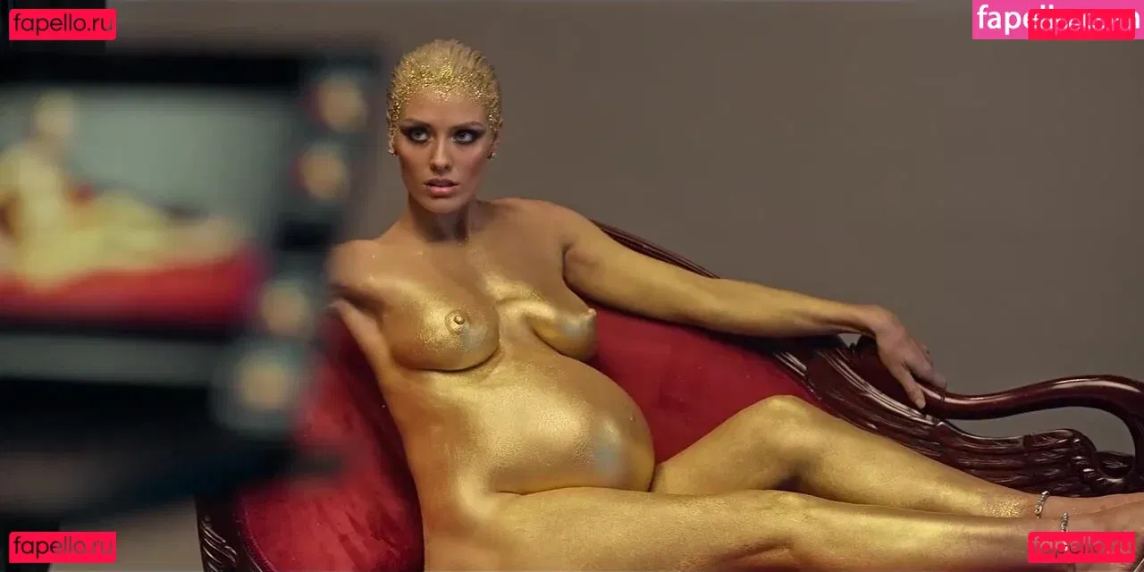 Wallis Day Onlyfans Photo Gallery 