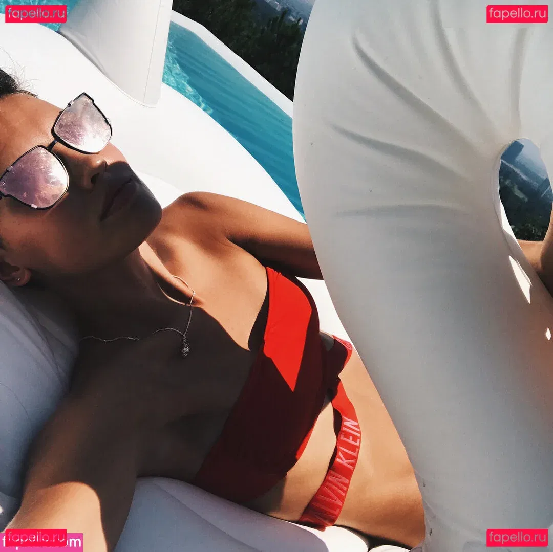 Wallis Day Onlyfans Photo Gallery 