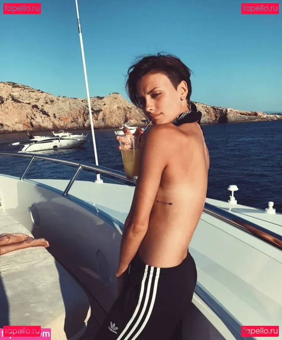 Wallis Day Onlyfans Photo Gallery 