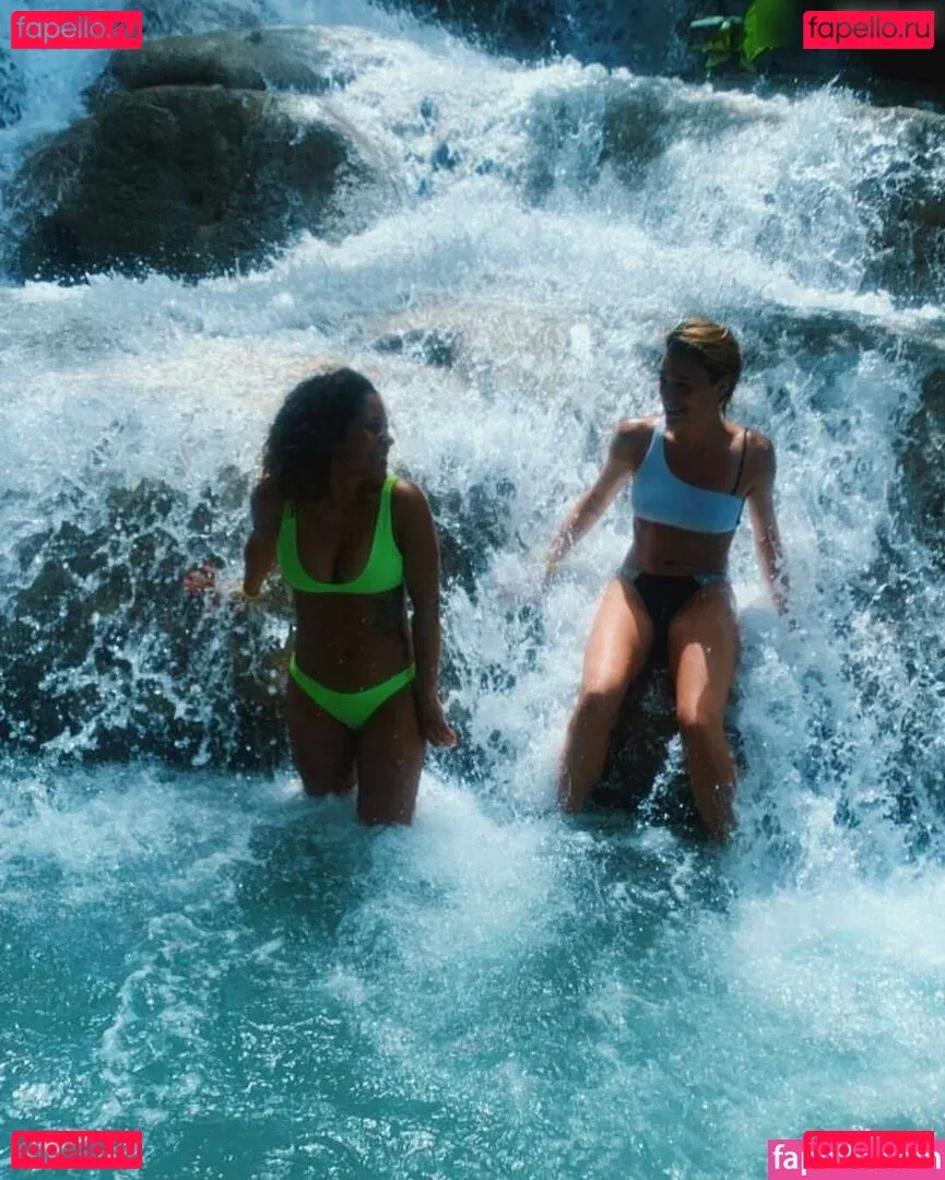 Wallis Day Onlyfans Photo Gallery 