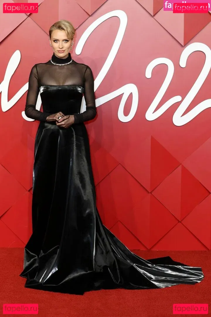 Wallis Day Onlyfans Photo Gallery 