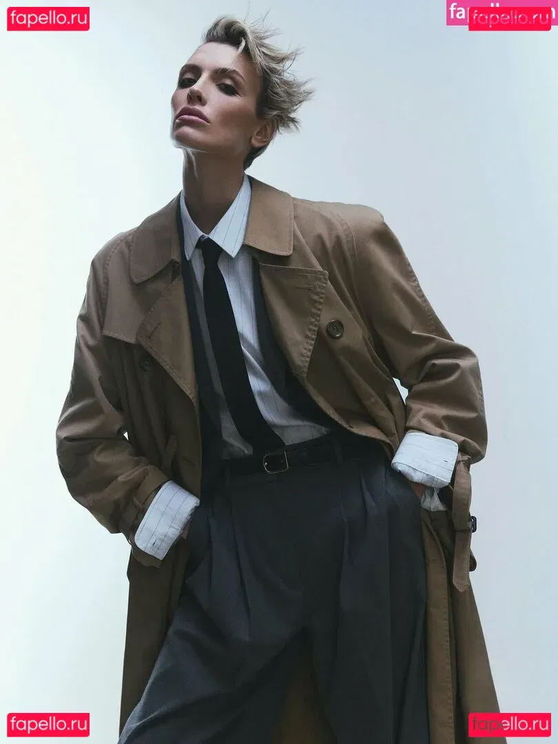 Wallis Day Onlyfans Photo Gallery 